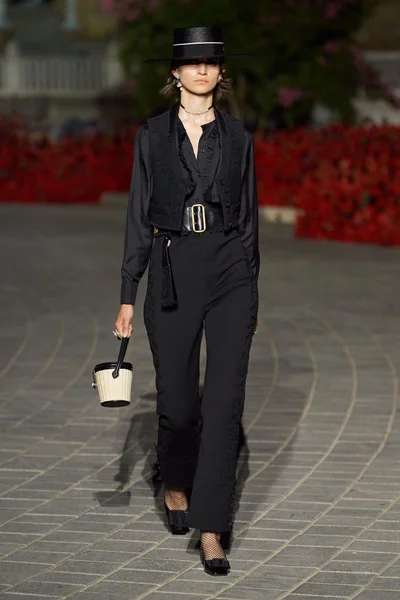 Look 28